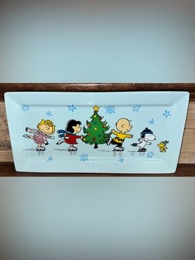 Super Cute 🥰 Peanuts Gang ice skating Baby Blue ceramic holiday tray / Platter